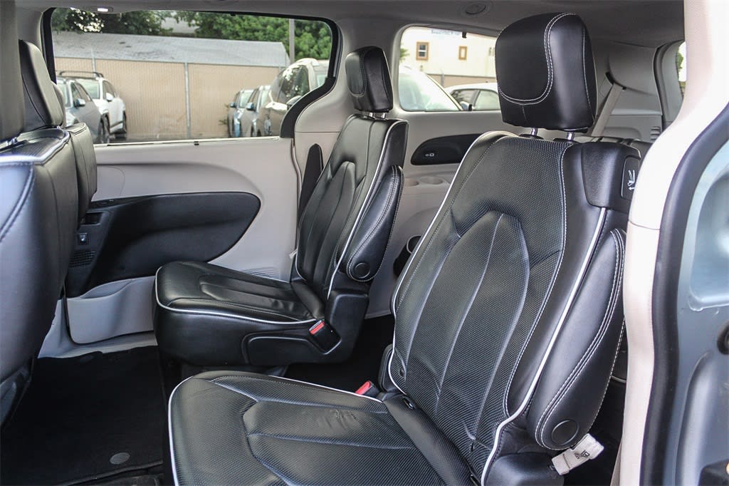 Thumbnail: 2023 Chrysler Pacifica - 10