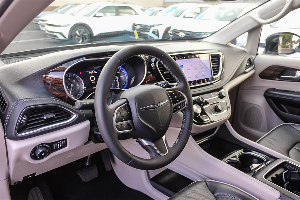 Thumbnail: 2023 Chrysler Pacifica - 12