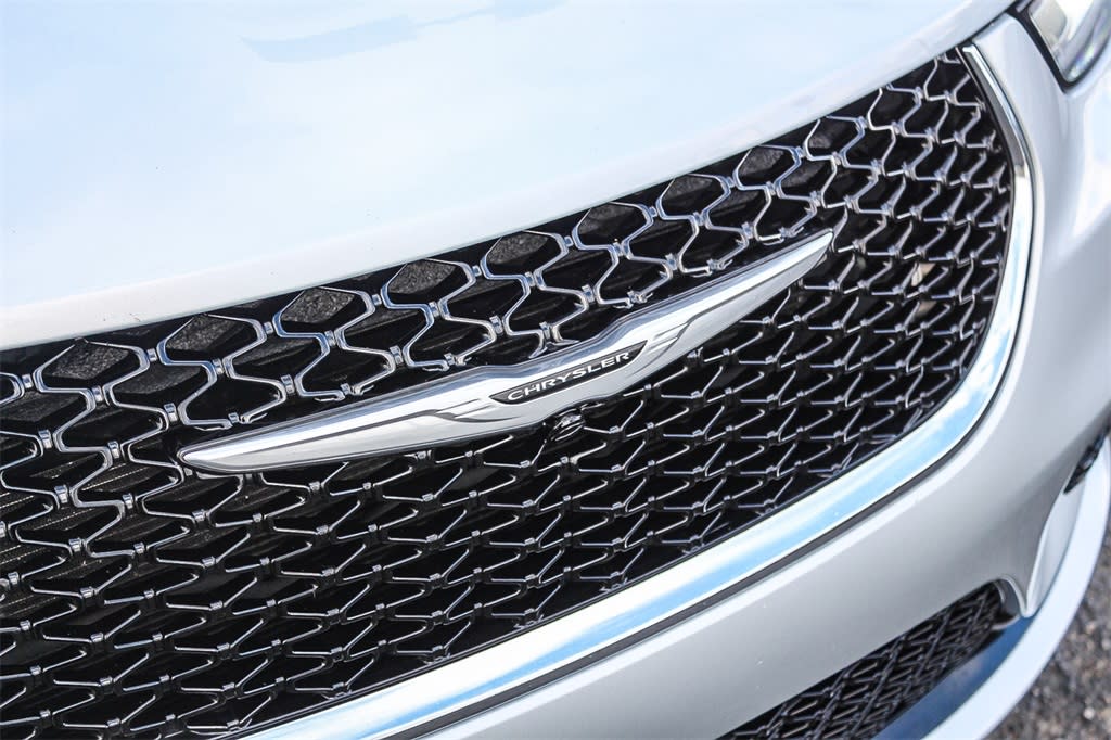 Thumbnail: 2023 Chrysler Pacifica - 23