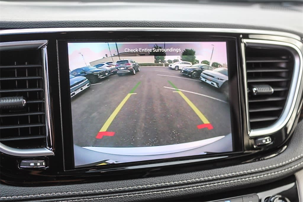 Thumbnail: 2023 Chrysler Pacifica - 27