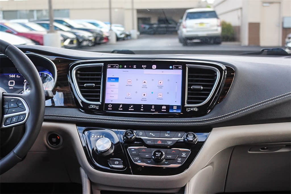 Thumbnail: 2023 Chrysler Pacifica - 13