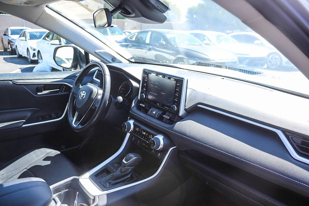 Thumbnail: 2020 Toyota RAV4 - 11