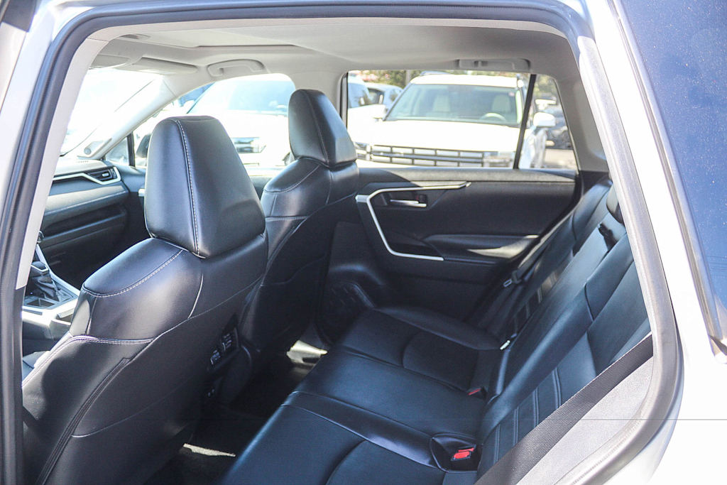 Thumbnail: 2020 Toyota RAV4 - 10