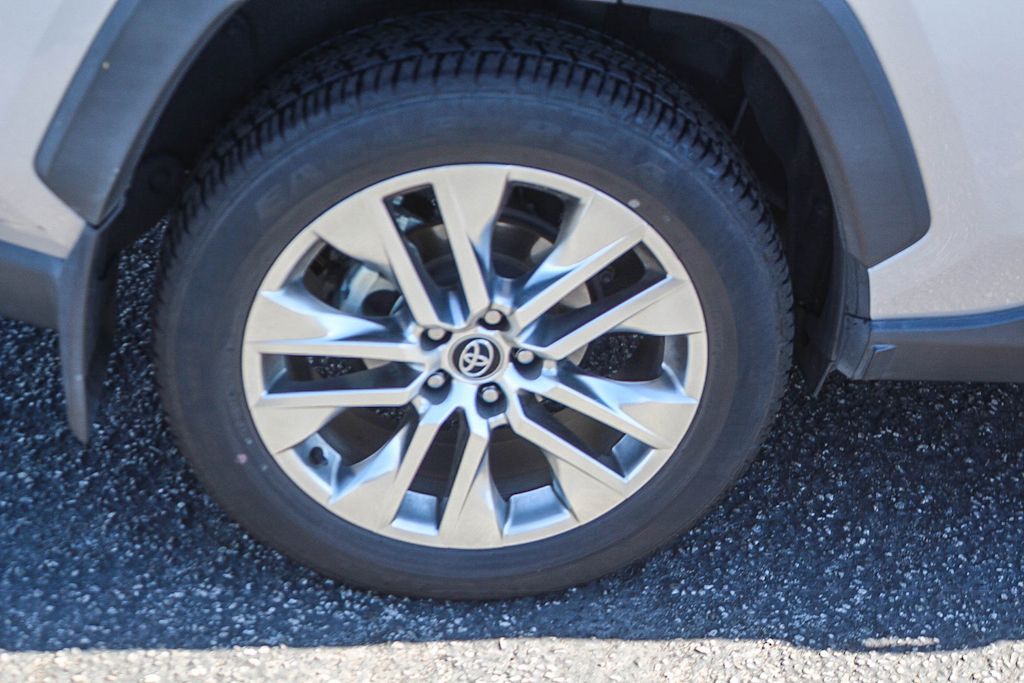 Thumbnail: 2020 Toyota RAV4 - 7