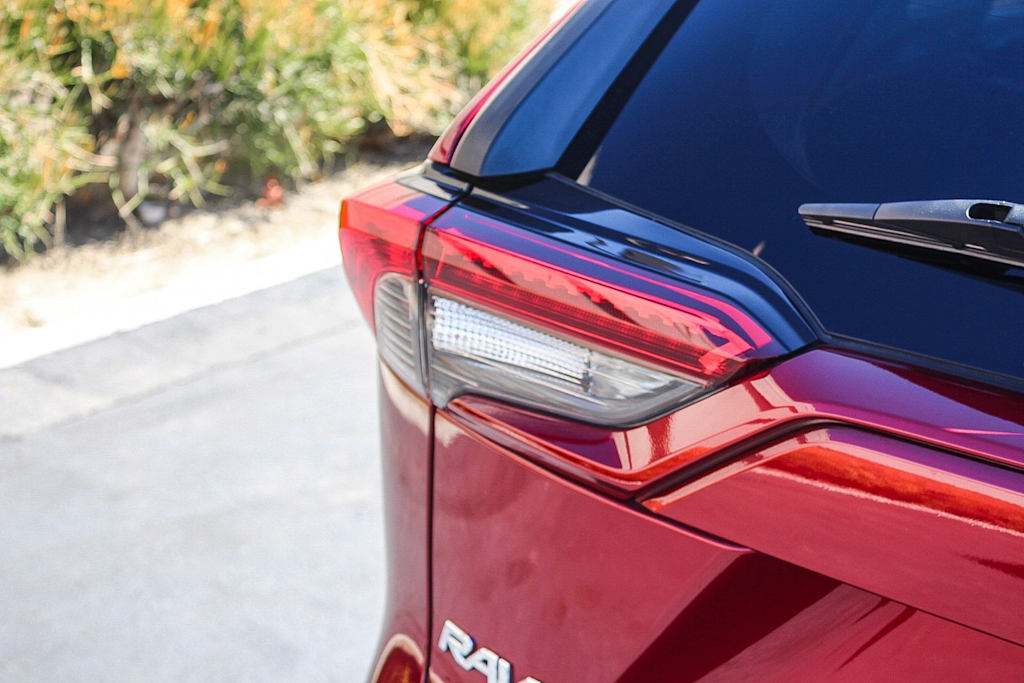 Thumbnail: 2020 Toyota RAV4 - 21