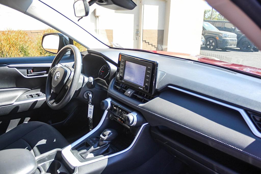 Thumbnail: 2020 Toyota RAV4 - 12