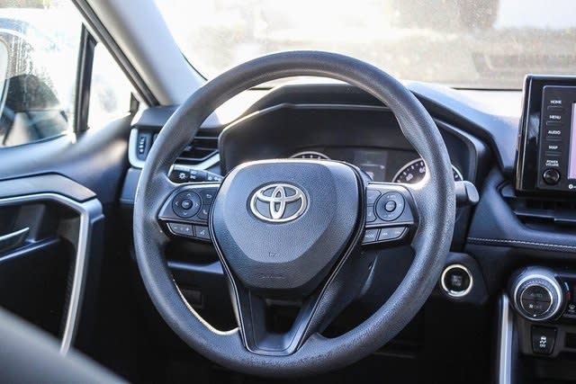 2020 Toyota RAV4 XLE 9