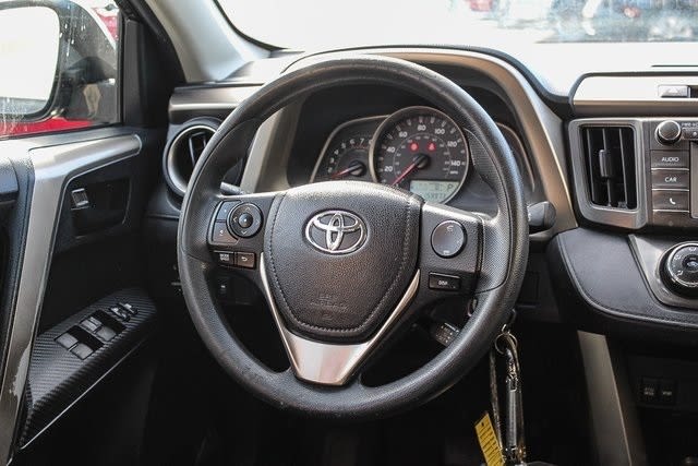 2014 Toyota RAV4 LE 9