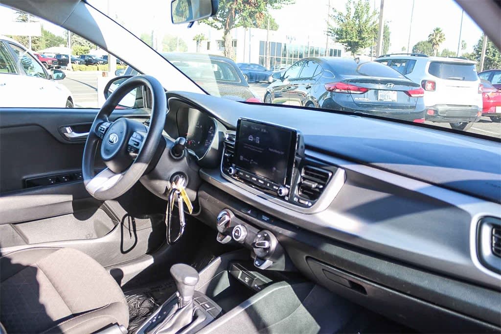 Thumbnail: 2021 Kia Rio - 12