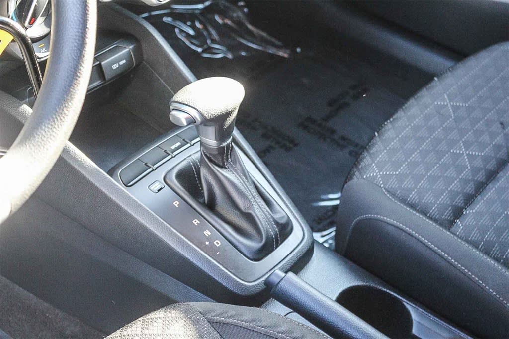 Thumbnail: 2021 Kia Rio - 15