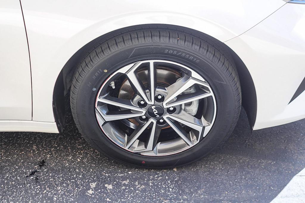 Thumbnail: 2023 Kia Forte - 21
