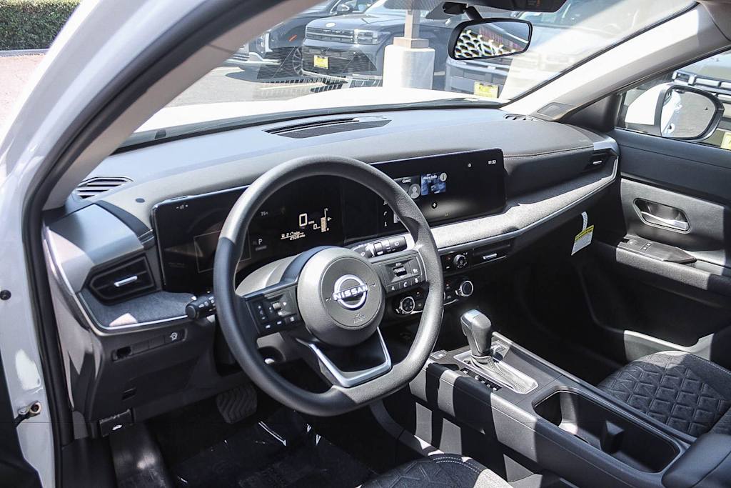Thumbnail: 2025 Nissan Kicks - 25