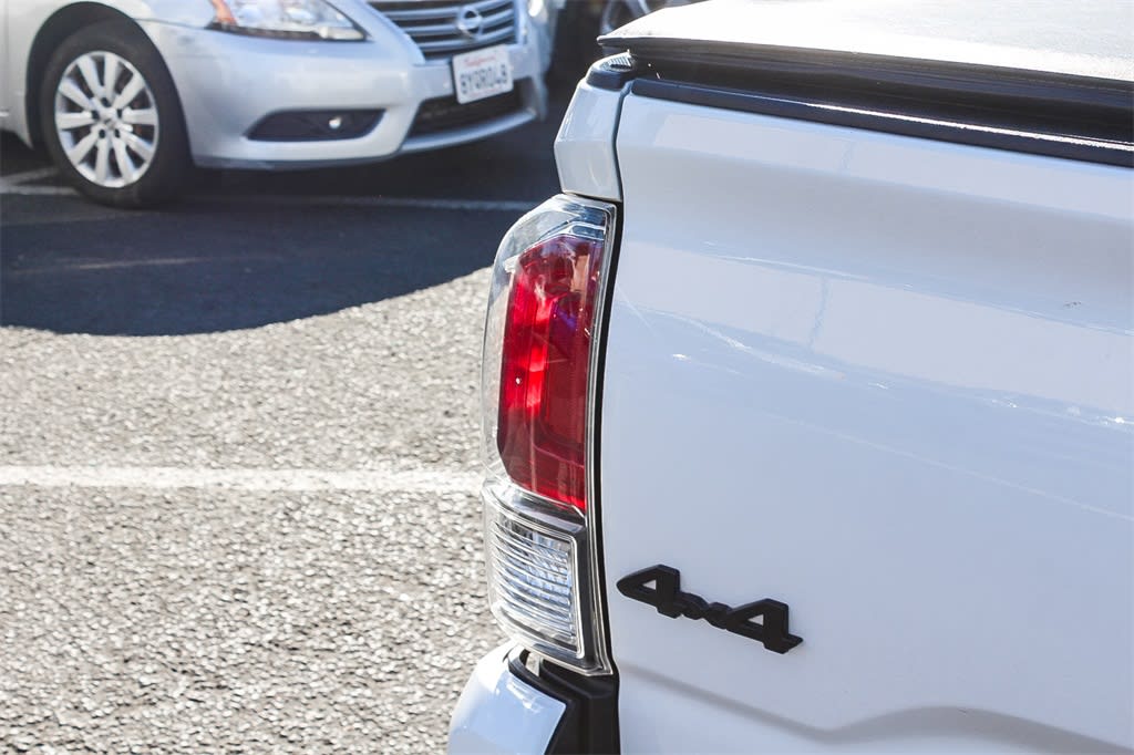 Thumbnail: 2021 Toyota Tacoma - 20