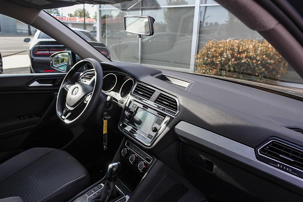 Thumbnail: 2019 Volkswagen Tiguan - 12
