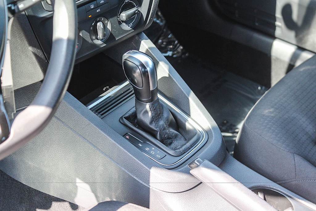Thumbnail: 2015 Volkswagen Jetta - 15