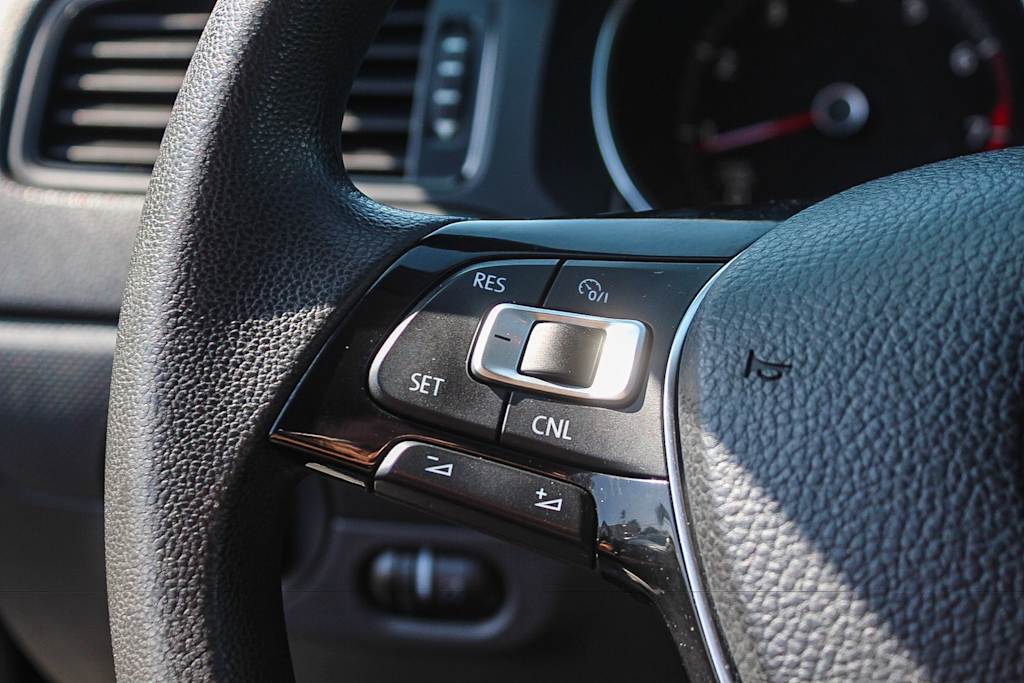 Thumbnail: 2015 Volkswagen Jetta - 28