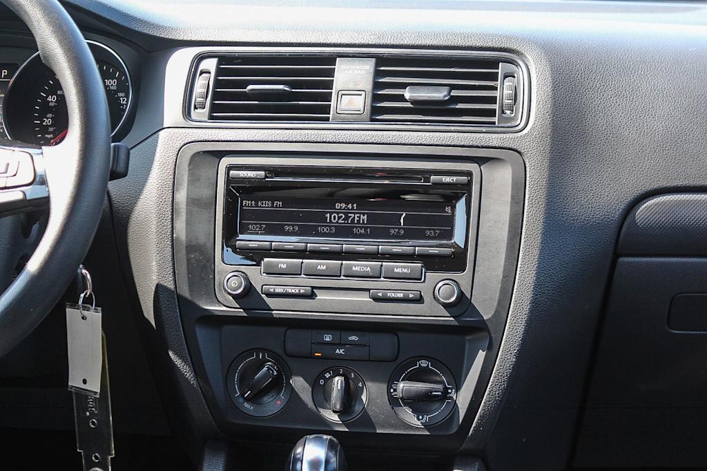 Thumbnail: 2015 Volkswagen Jetta - 14