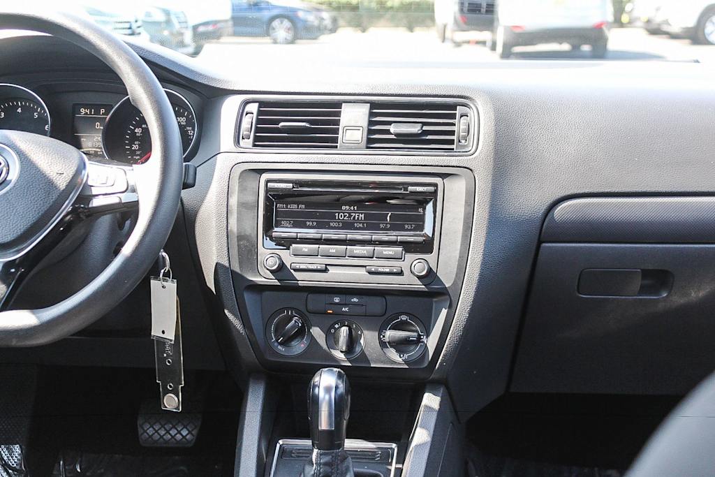 Thumbnail: 2015 Volkswagen Jetta - 9
