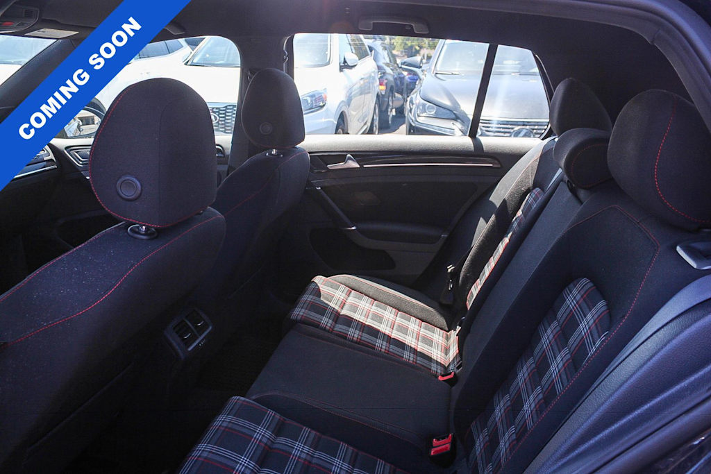 Thumbnail: 2017 Volkswagen Golf - 9