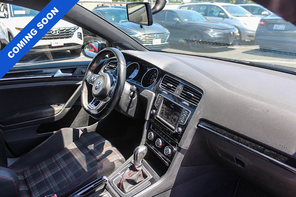 Thumbnail: 2017 Volkswagen Golf - 11