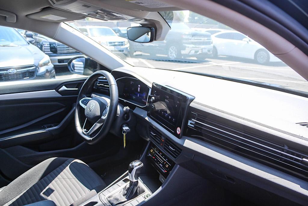Thumbnail: 2025 Volkswagen Jetta - 12