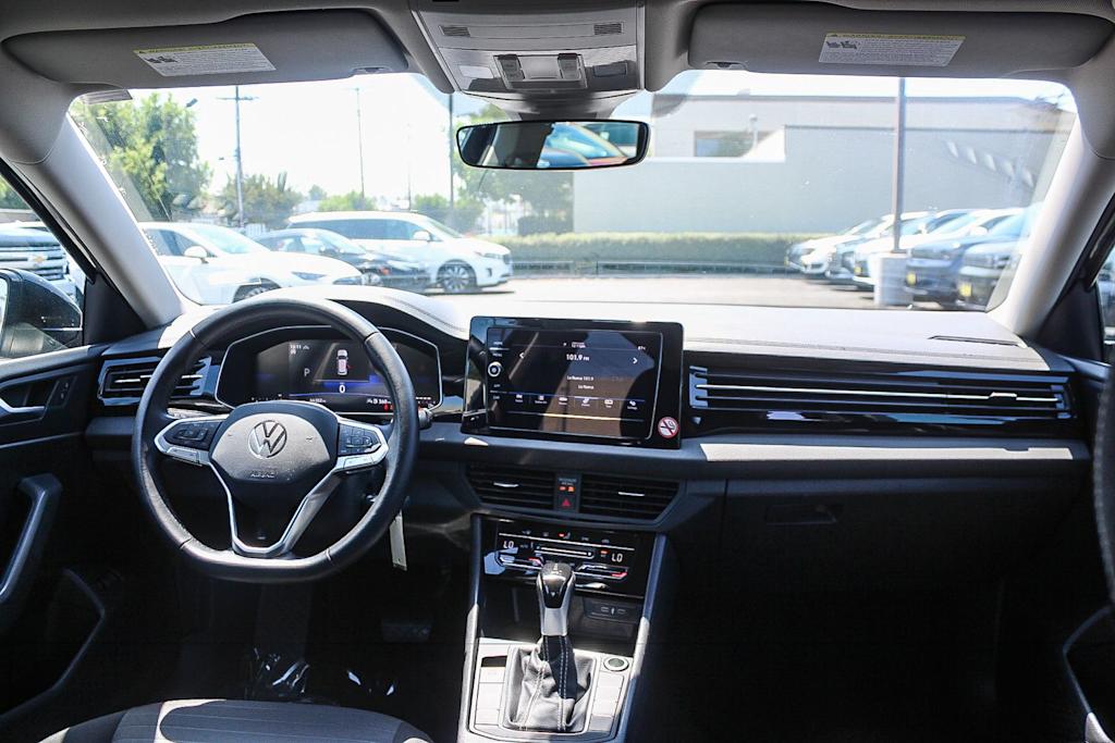 Thumbnail: 2025 Volkswagen Jetta - 2