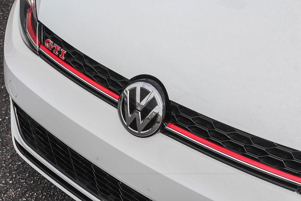 Thumbnail: 2019 Volkswagen Golf - 18