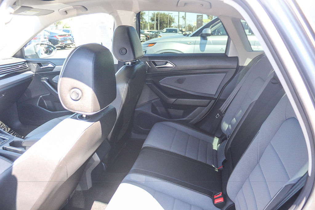 Thumbnail: 2025 Volkswagen Jetta - 11