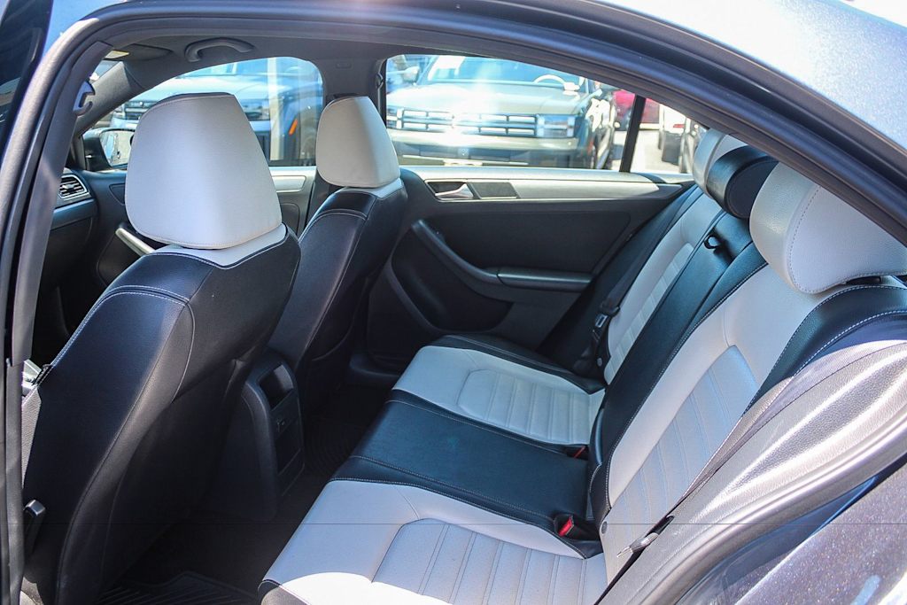 Thumbnail: 2016 Volkswagen Jetta - 11