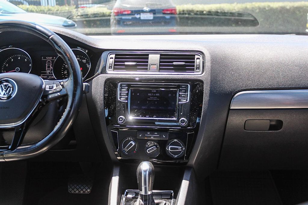 Thumbnail: 2016 Volkswagen Jetta - 9
