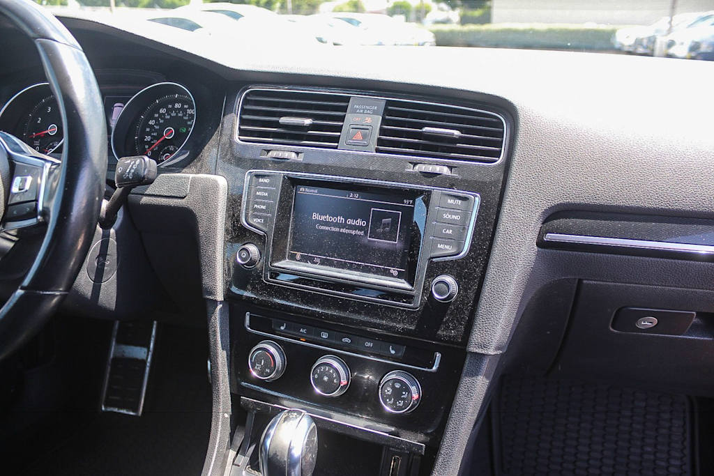 Thumbnail: 2015 Volkswagen Golf - 11