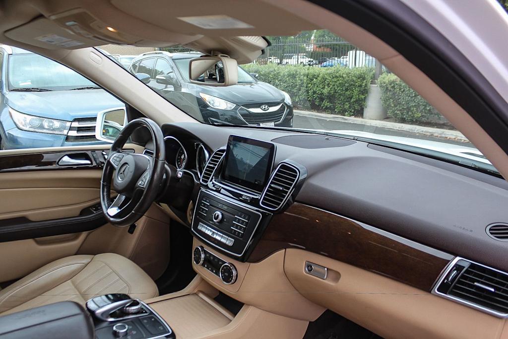 Thumbnail: 2016 Mercedes-Benz GLE - 12