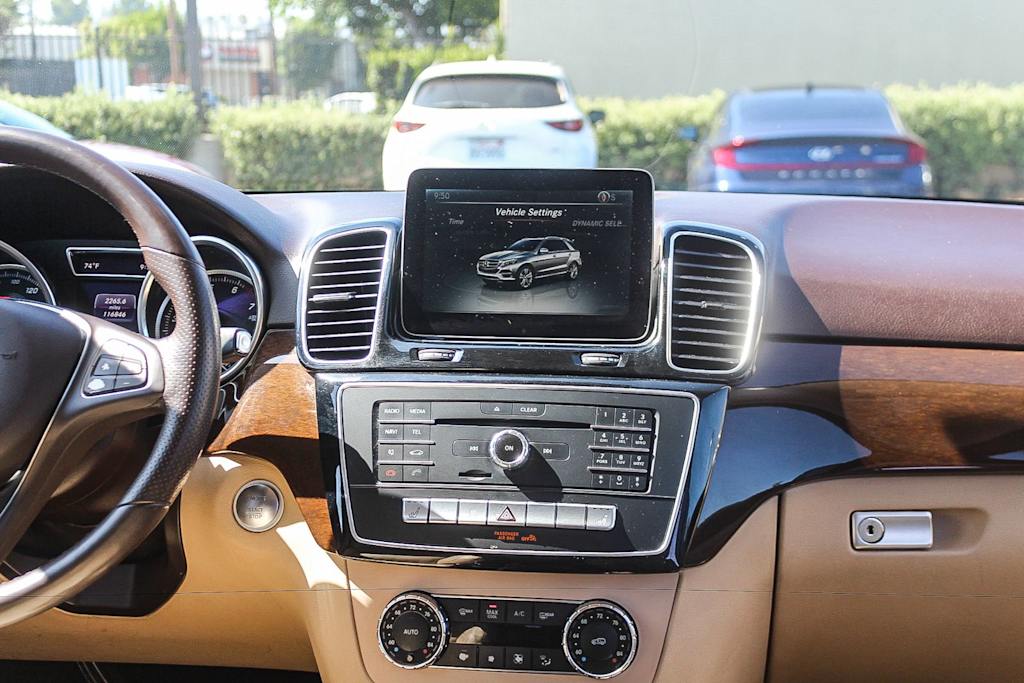 Thumbnail: 2016 Mercedes-Benz GLE - 9