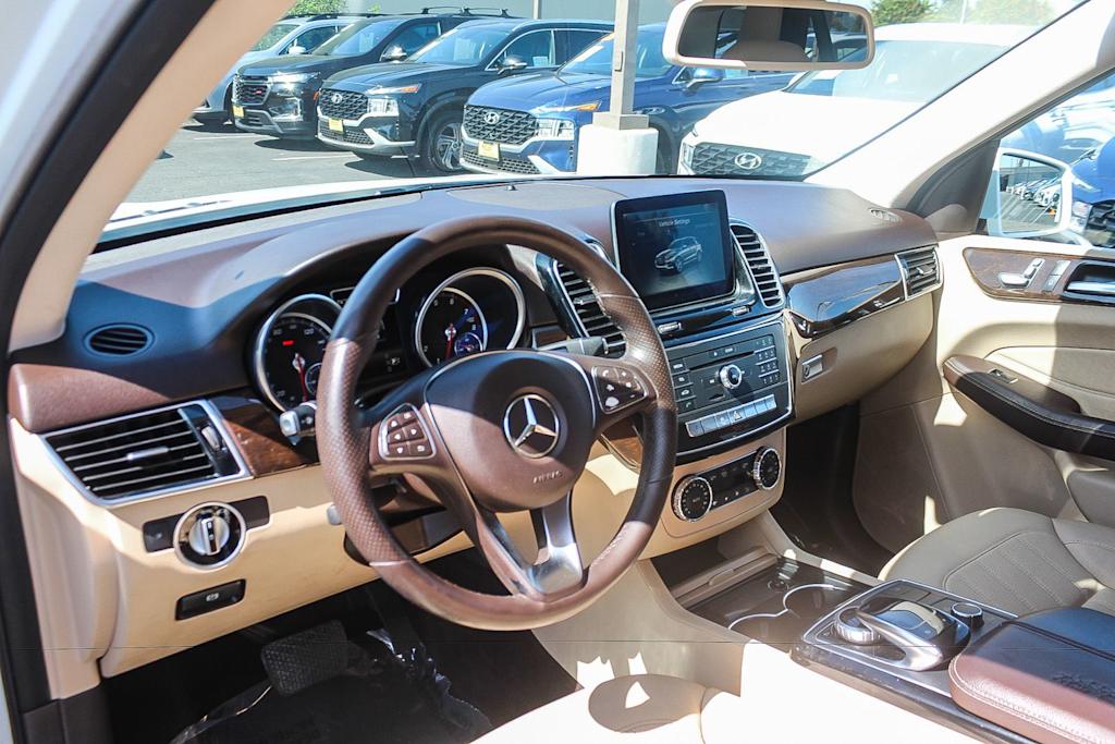 Thumbnail: 2016 Mercedes-Benz GLE - 26