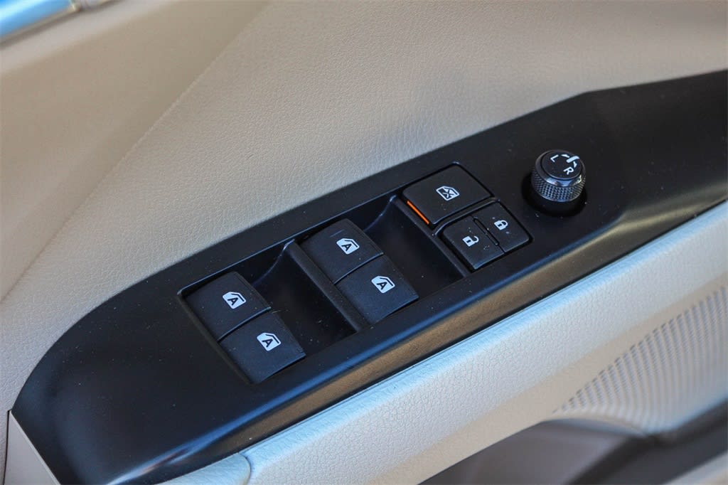 Thumbnail: 2019 Toyota Camry - 25