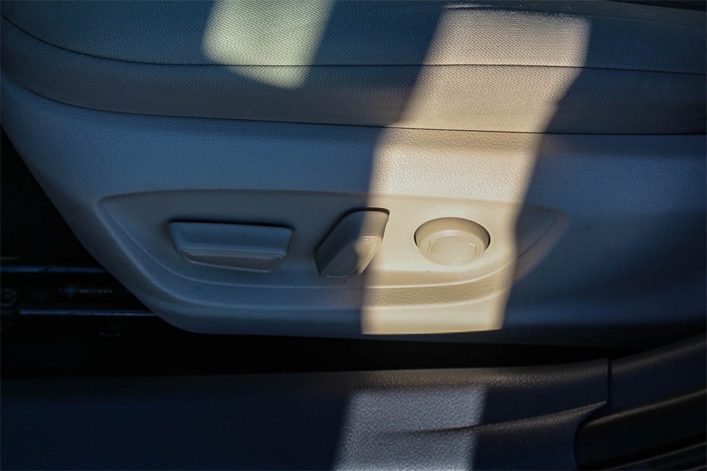 Thumbnail: 2019 Toyota Camry - 26