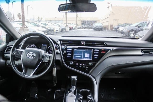 2019 Toyota Camry XLE 2