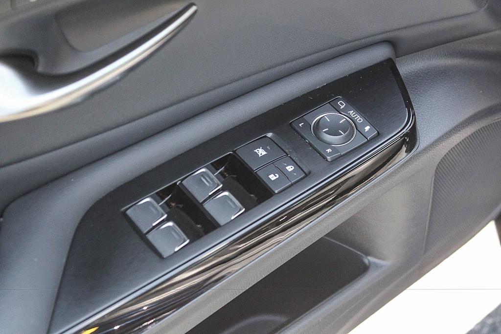 Thumbnail: 2023 Lexus ES - 23