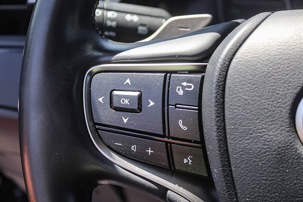 Thumbnail: 2023 Lexus ES - 25
