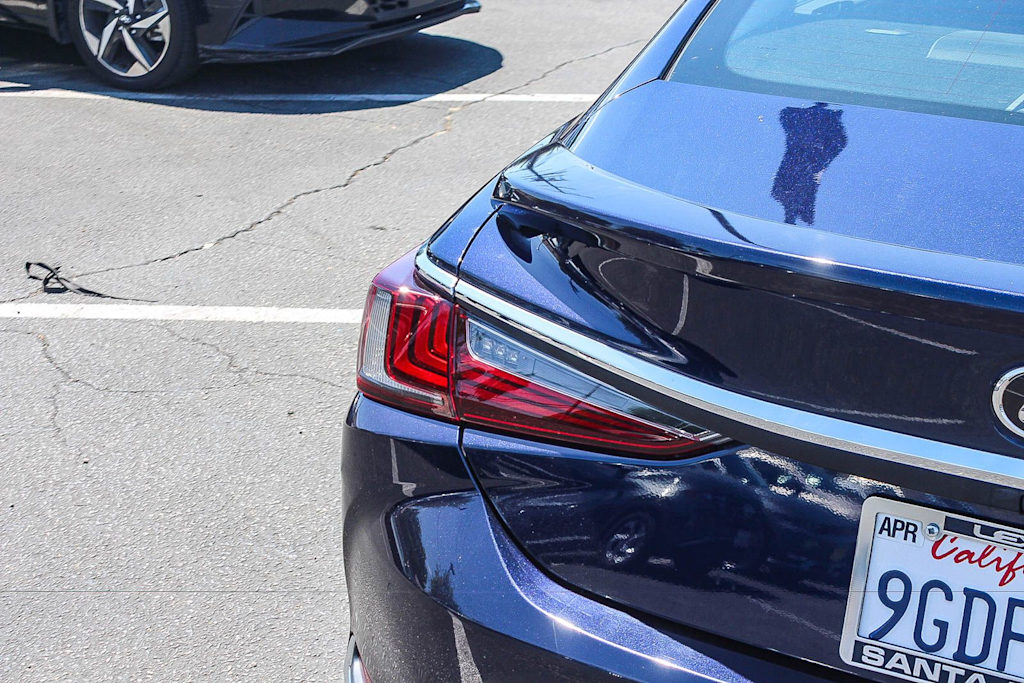 Thumbnail: 2023 Lexus ES - 17