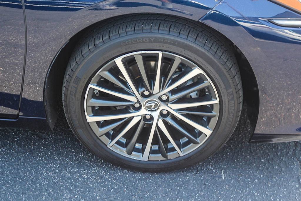 Thumbnail: 2023 Lexus ES - 18