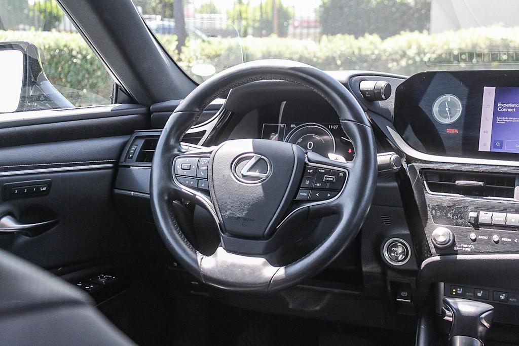 Thumbnail: 2023 Lexus ES - 8