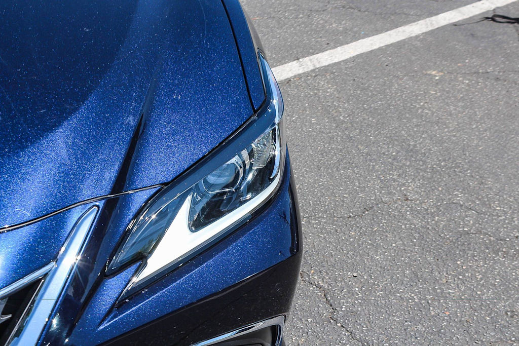 Thumbnail: 2023 Lexus ES - 19