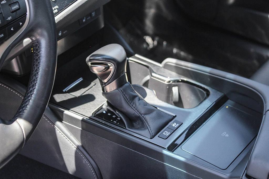 Thumbnail: 2023 Lexus ES - 13