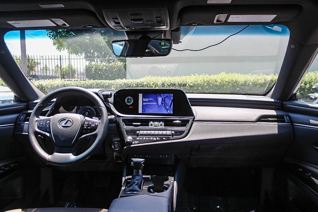 Thumbnail: 2025 Lexus ES - 2