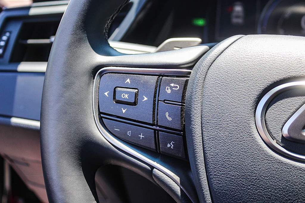 Thumbnail: 2025 Lexus ES - 26