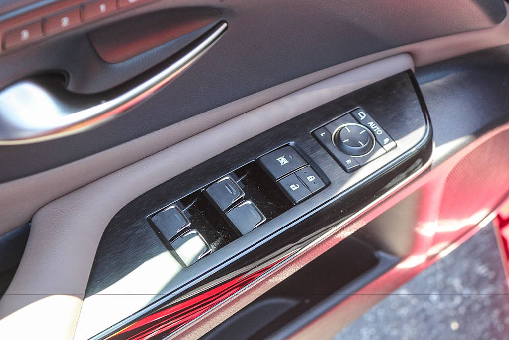 Thumbnail: 2025 Lexus ES - 24