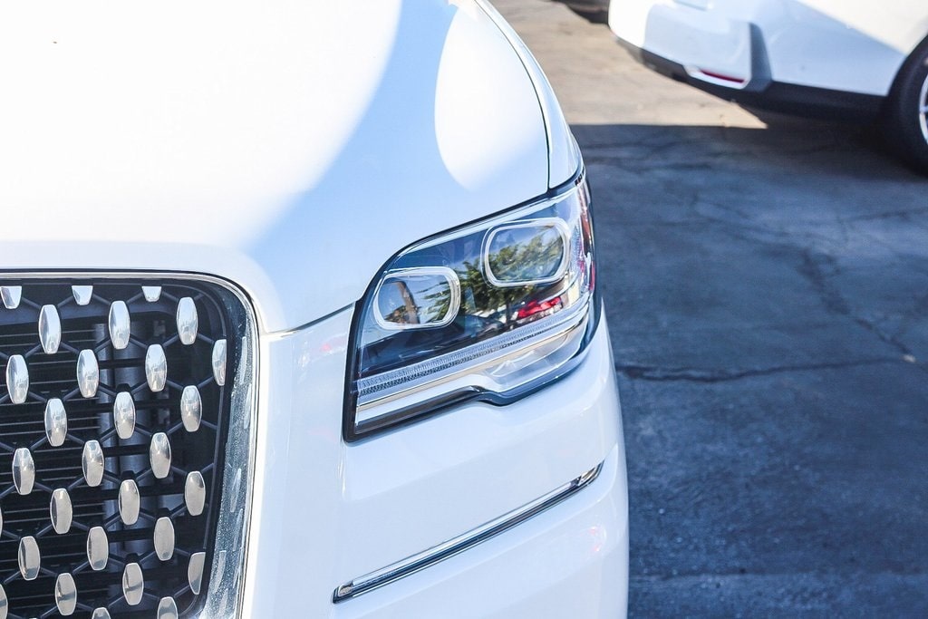 Thumbnail: 2024 Lincoln Navigator L - 21