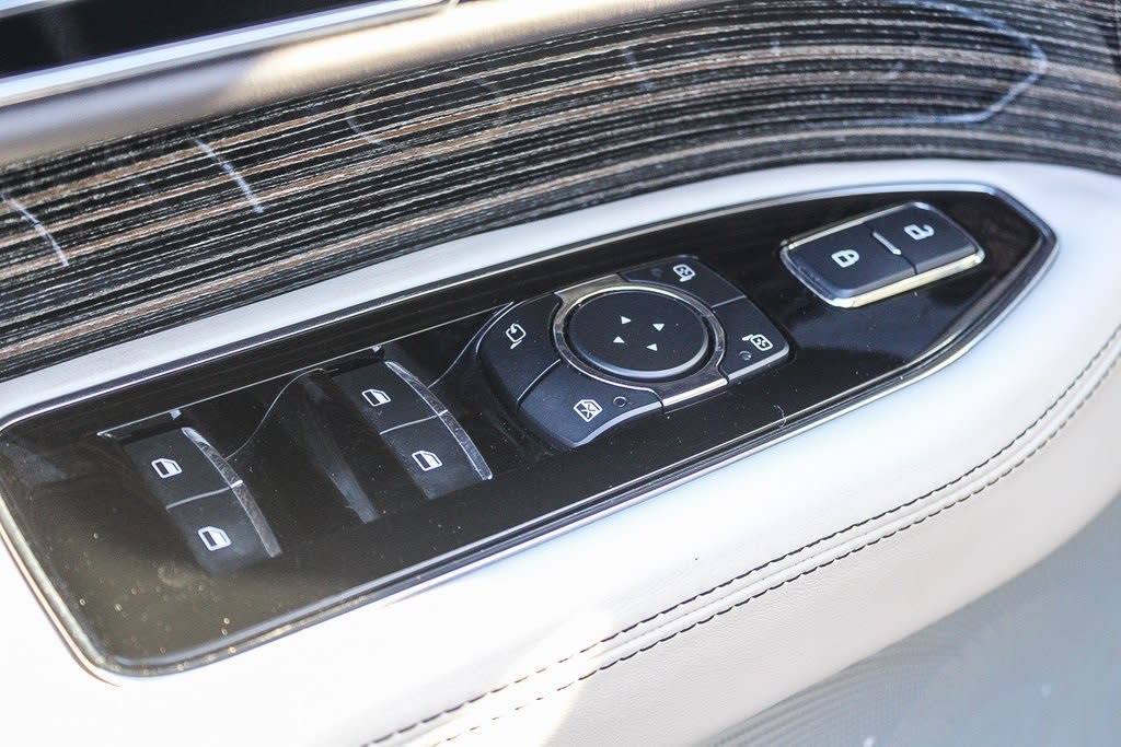 Thumbnail: 2024 Lincoln Navigator L - 24