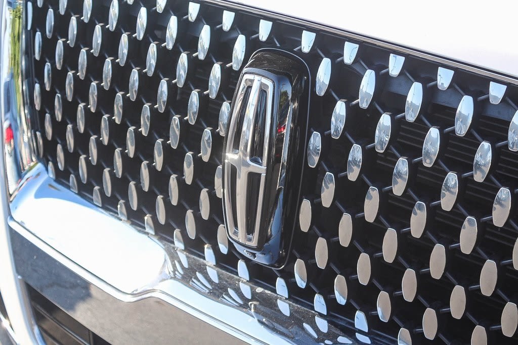 Thumbnail: 2024 Lincoln Navigator L - 6